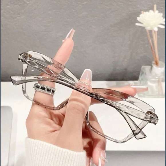 New”blue light”cat eye glasses with case for daily life.Color-clear/ light gray. - Picture 5 of 12